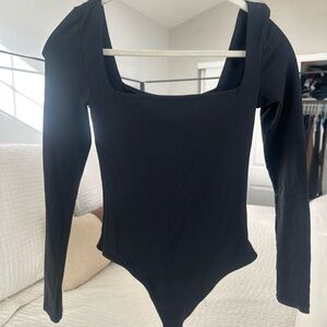Babaton Classic Black Top